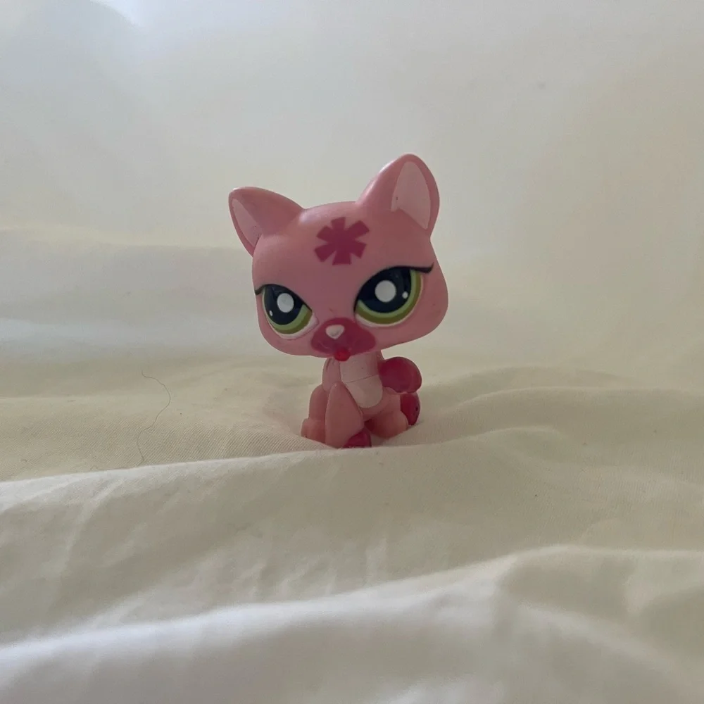 Littlest Pet Shop LPS #1846 KITTY CAT Licking Paw Hasbro Olive Green Eyes Flower